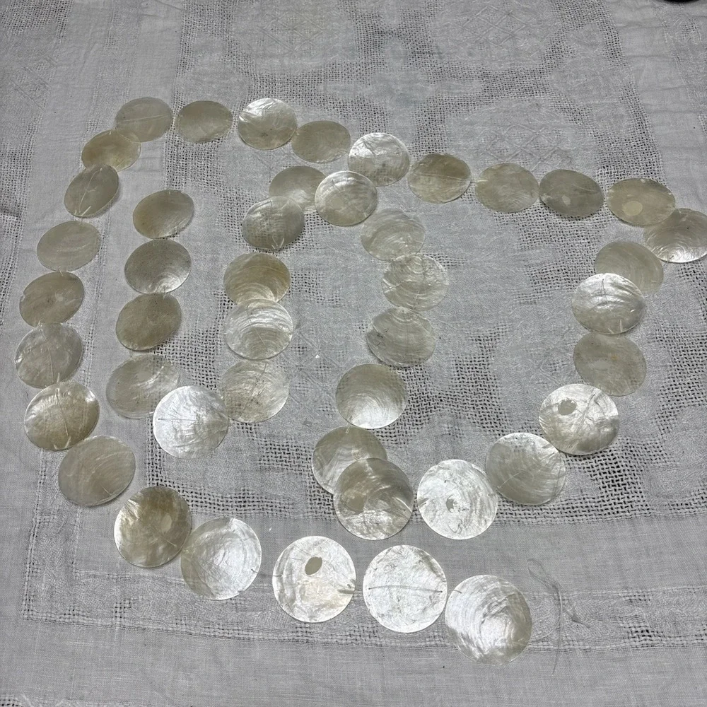 43 Pre Strung Capiz Shells White Round 2